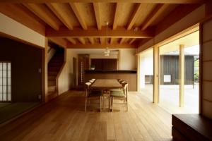 ウッドデッキで繋がる空間｜趣味を楽しむ住まい　姫路の家