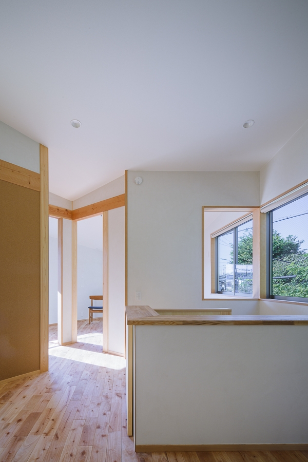 ダイニングから子供室をみる