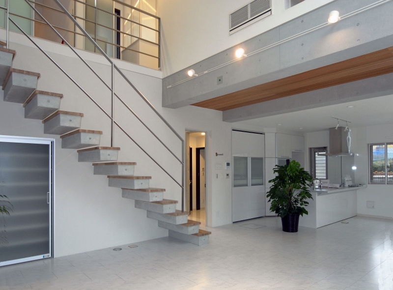 混構造のガレージングハウス