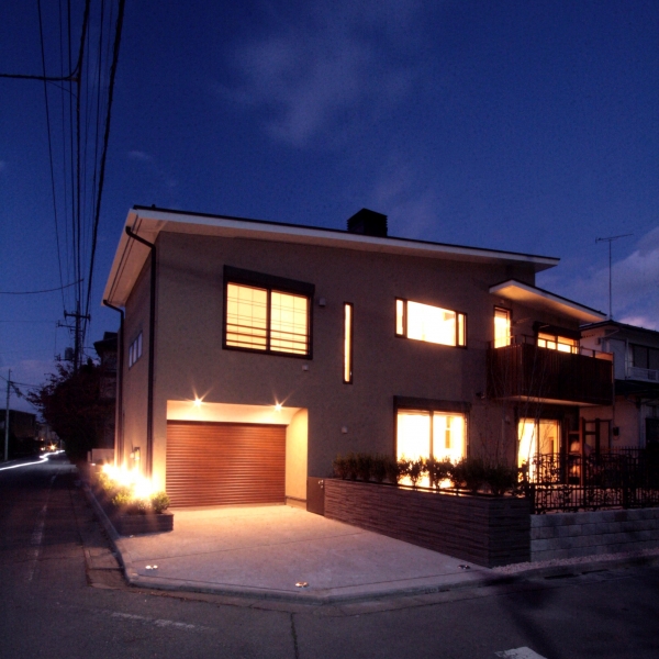 外観（夕景）